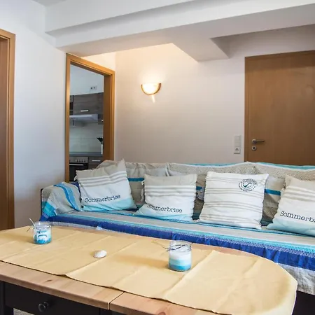 Neue Reihe 8 Links Apartment *