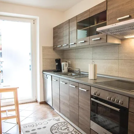 Apartment Neue Reihe 8 Links